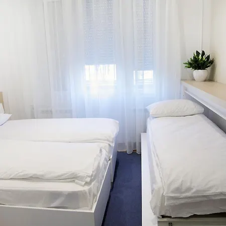 Hostel Karavan