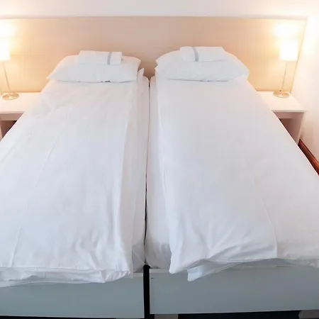 Karavan Hostel *