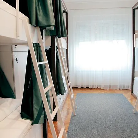 Karavan Hostel